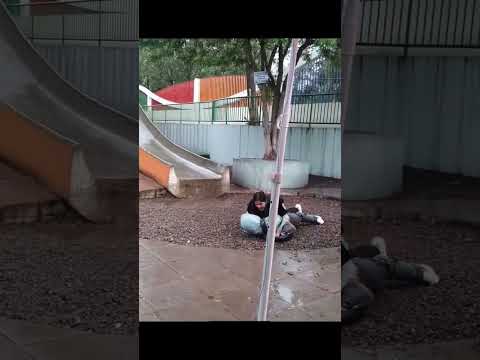 mientras tanto en el PARQUE BOLIVAR #sucre #bolivia #toboganes #dinosaurios #caída #parque #parejas