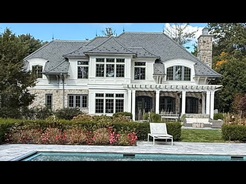 Stunning 6BR, 7BA Home on 2 Acres in the area Westbury, NY