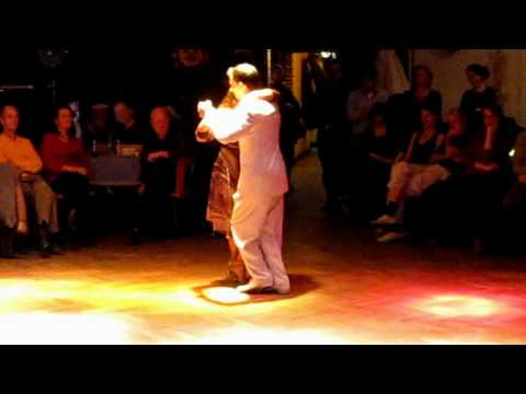  Ayelen Quiroga  and  Alejandro Hermida  are  dancing  to  the  tango  "  La Copla Portena  "