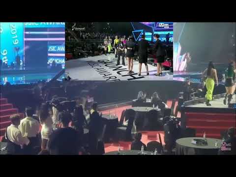 Idols' Reaction to Choi Hee Sun with ITZY (있지) @ Gaon Charts Music Awards | Stray Kids + (G)I-DLE