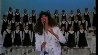 Simone: " Então é Natal", com as Meninas Cantoras de Petrópolis no Faustão
