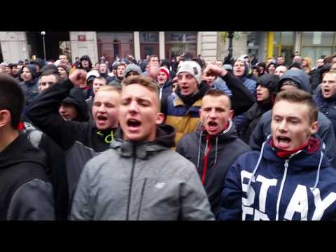 Derby Łodzi 2016. Kibice Widzewa przed Urzędem Miasta Łodzi