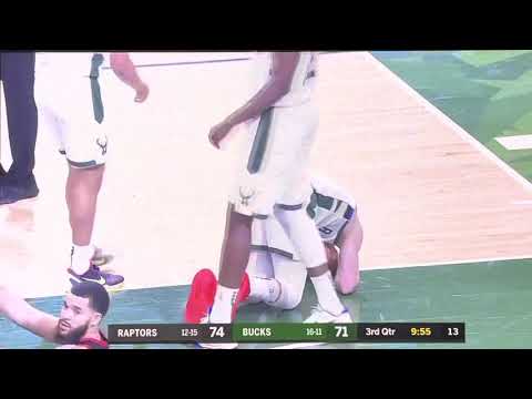 Fred VanVleet Elbows Donte DiVincenzo’s Chin