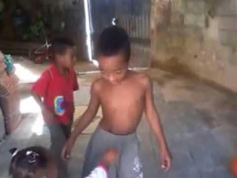 mc dioginho dançando 001