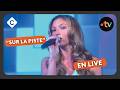 Eva interprète “Sur la piste” en live
