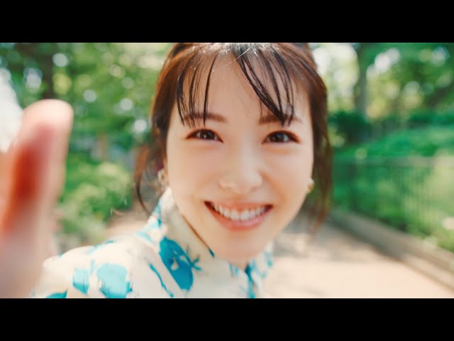 浜辺美波 にこやかにガムを噛みながらウキウキと友だちに会いに行く姿を好演! 2 YouTubeサムネイル