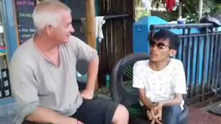 Download lagu Bahasa inggris vs bbahasa sasak, bikin ketawa ngakak mp3