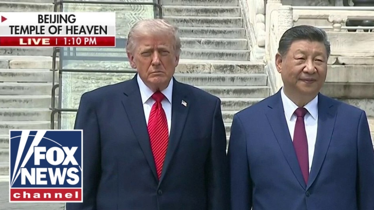 Trump and Xi tour Temple of Heaven in China