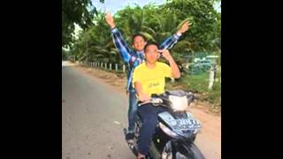 Download lagu kmc- Aduh OM TANTE mp3 Download lagu kmc- Aduh OM TANTE mp3