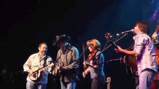 Steeldrivers, Burnin&#39; The Woodshed Down