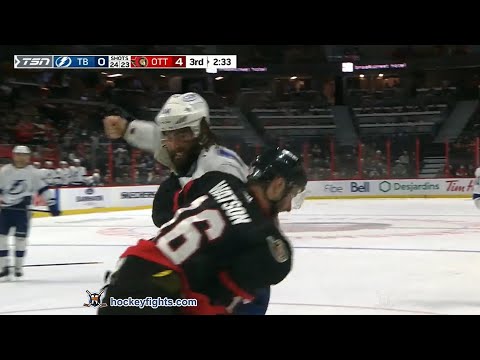 Patrick Maroon vs Austin Watson Dec 11, 2021