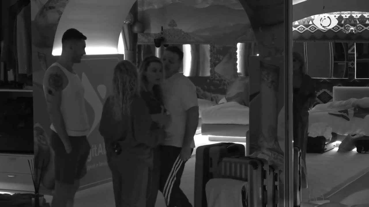 Rike përplaset dhe me Julin: “Mos më qeshni në fytyrë, se më kap…”