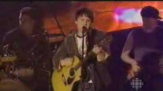 Gordie Sampson performs at 2005 ECMAs