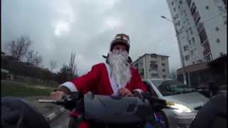 preview picture of video 'Дед мороз и конь поздравляют с Новым годом!'