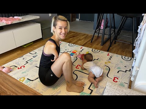 Mom withouth hands - playing with baby Lara - good morning - lets rock this day