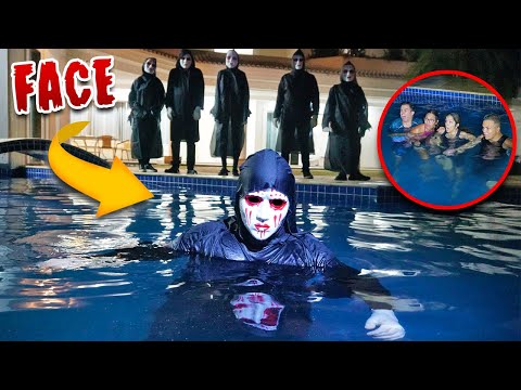 PULAMOS NA PISCINA PARA FUGIR DO FACE! - (ATERRORIZANTE!)