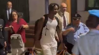 Omicidio Pierina Paganelli, Louis Dassilva fuori dal carcere dopo l'assoluzione: l'abbraccio con ...