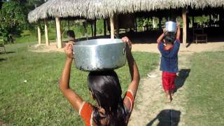 preview picture of video 'YAWANAWA CHILDREN carrying water 03'