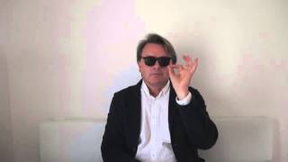 Dr Zischkin über Brille mit Löchern (Rasterbrille)