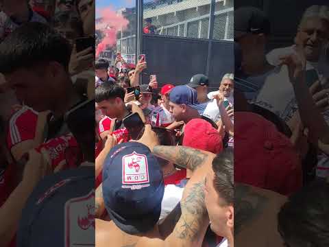 "" Barra: Los Borrachos de Morón &bull; Club: Deportivo Morón