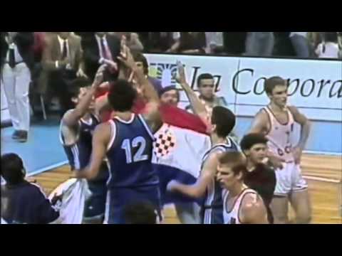 Nikola Mirotić rips Serbian Flag - reminds Vlade Divac taking Croatian flag 25 years ago.
