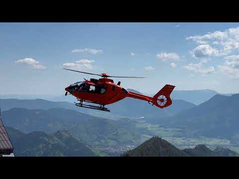 Bergretter Rettungshubschrauber Christoph 14 Landung auf dem Hochfelln