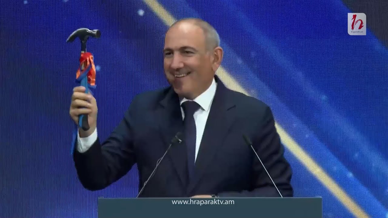 Նիկոլ Փաշինյանը մուրճով գնացել է համագումարի