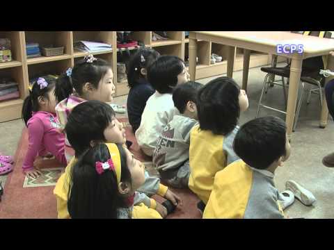 POLY - Hoạt động của các bé với giáo viên tại Trung Tâm Anh Ngữ POLY