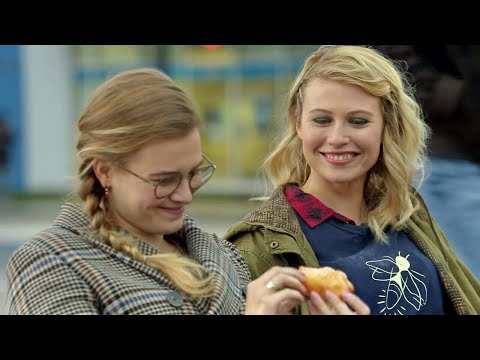 Once Upon A Time 7x16 Alice Meets Again Margot On A Bench - Henry Discovers A Pice Of Glace Scene