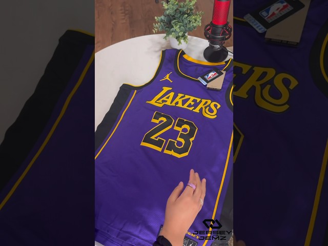 Vídeo relacionado con Nacnic Set De 6 Iconic Basketball King James Jordan Nike Pósters Con Ilustración De Diseño Para Decorar Las Paredes Del Hogar Habitaciones, Oficina Tienda Y Negocio A3 Y A4 Sin Marco