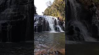 Download lagu Gambar close-up air terjun. mp3