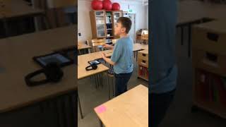 Dansar till inte stor nog