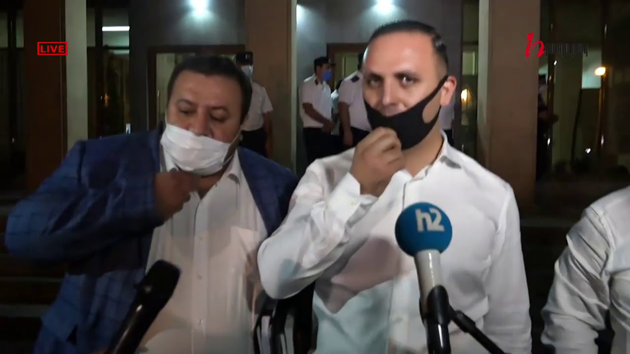 Ծառուկյանը դուրս եկավ դատարանի շենքից. նիստը հետաձգվեց