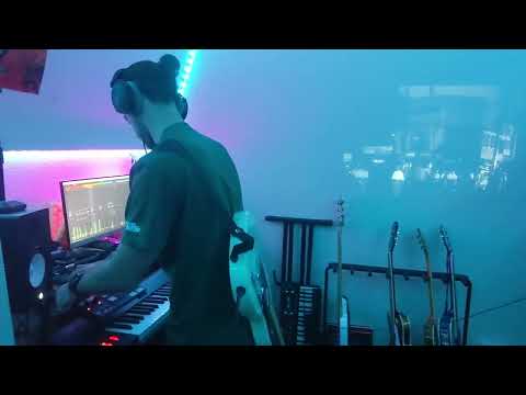 Finn Foxell - Bounce (live loop cover feat. c ris)