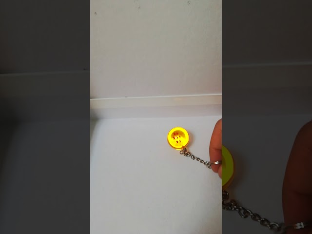 Vídeo relacionado con MUNSKT 2 piezas Llavero de Dragón Volador, Colgante de Dibujos Animados para Amigos y Parejas (Negro y Blanco), Llavero de Dragón Desdentado para el Día de San Valentín, Cumpleaños y Demás.