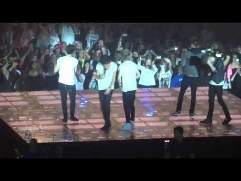 One Direction rapping One Way or Another - Copenhagen may 10 2013