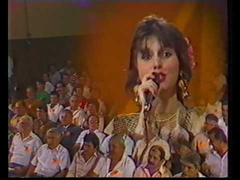 Katica Fako iz Banatskog Karlovca uz orkestar KUD Đura Jakšić iz Bačkog Maglića, 1987