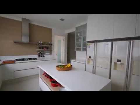 Maravilhosa mansão a venda em Alphaville com 5 suítes, piscina e quadra de tênis privativa