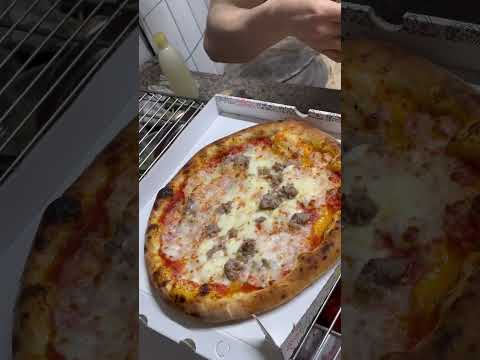 Zdjęcia, opisy i wideo przy daniu