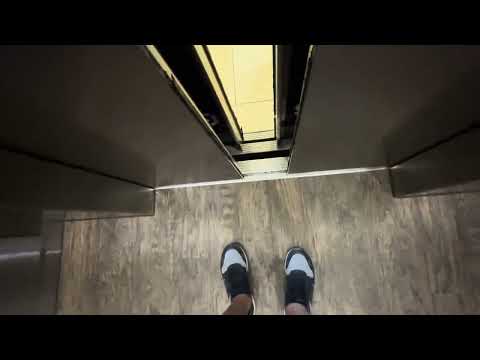 Fast 300 FPM Traction Elevators At The Holiday Inn Miami Int’n Airport In Miami Springs FL