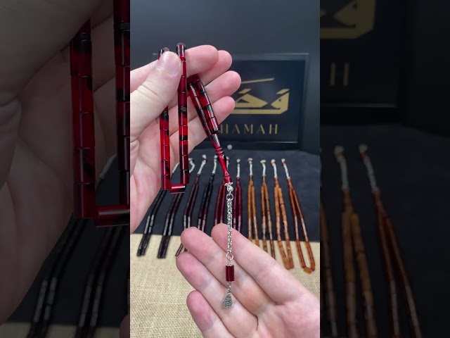 سبحة فاتوران كرزية مطعمة بالأسود بحبات أسطوانية وشرابة تراثية