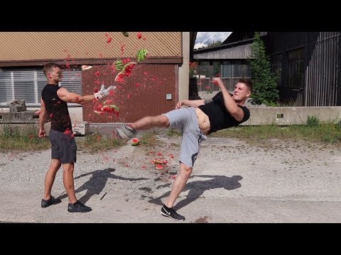 BRENNENDE Melone mit TORNADOKICK zerschmettert! - BRUCHTEST Experiment Anfänger vs. Profi