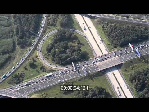 Autobahnkreuz BAB A10 / A13 / E55 / E36 Schönefelder Kreuz bei Kiekebusch im Bundesland Brandenburg