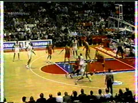 Michael Jordan (38 pts/11rebs/4asts) & Toni Kukoc (21 pts/6rebs/11asts) vs Sixers (1996)