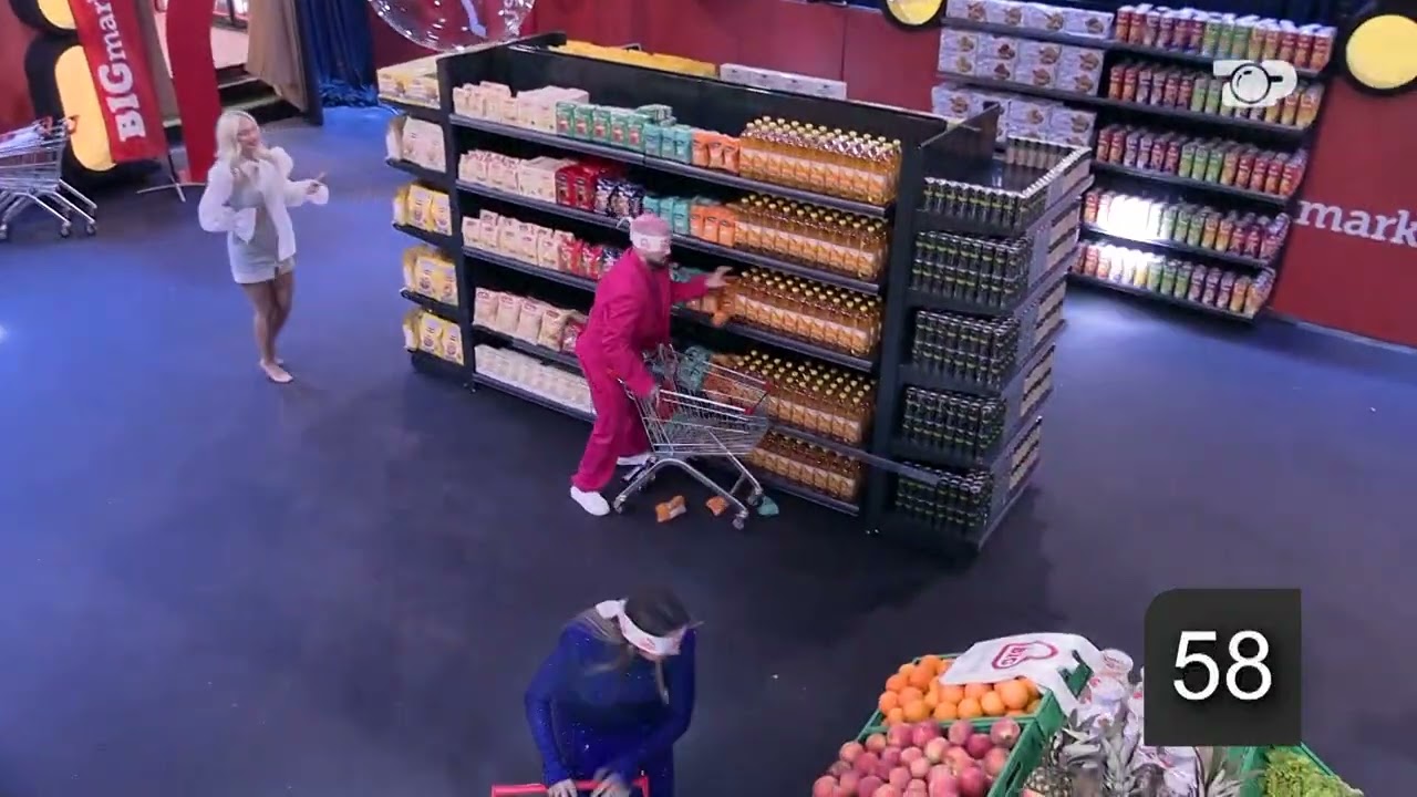 Buxheti në dorën e 3 banorëve, symbyllur marrin produktet nga 'marketi'