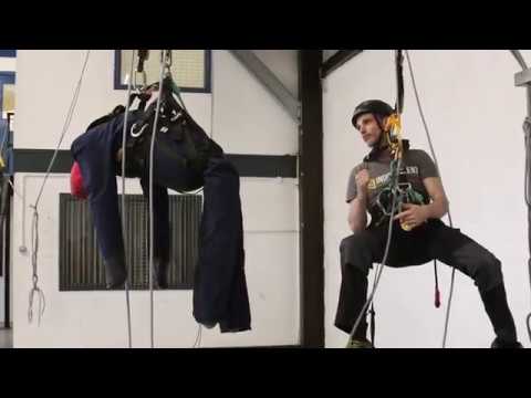 Rescue from descender, Level 1