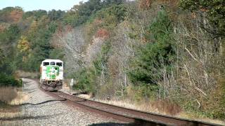 preview picture of video 'BNSF 8121 East on 10-9-2010'