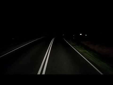 Bez kamizelki odblaskowej, świateł czy trójkąta w nocy na zakręcie. DK34 Świebodzice 06.10.2020 r.