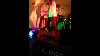 Alvarez kings  Fear to feel  live .