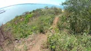 preview picture of video 'Trilha d'cima - 22/09/2013 - Morro do Moreno - Vila Velha - ES'